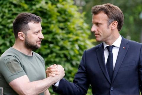 Zelenskyy holds phone call with Macron 