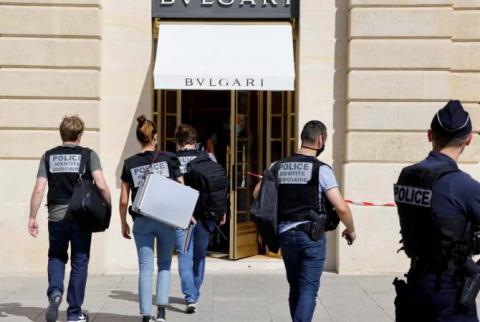 В Париже ограбили магазин Bulgari