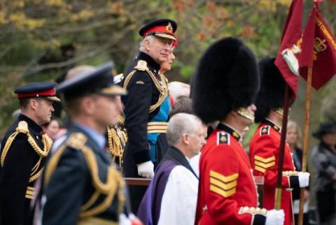 Британские парламентарии разыгрывают приглашения на церемонию коронации Карла III