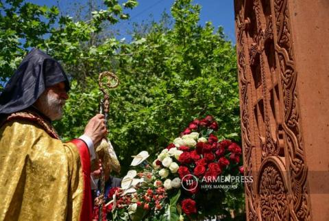 В сквере хачкаров установили хачкар в память Папы Иоанна Павла II