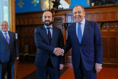 Armenian FM mentions “some progress” in peace talks with Azerbaijan