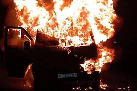 На автодороге Степанакерт-Аскеран сгорел автомобиль