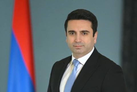Ալեն Սիմոնյանը շնորհավորական ուղերձ է հղել վերջին դասի առթիվ