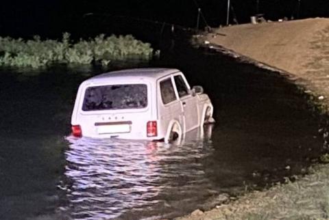 Спасатели вытащили автомобиль из Азатского водохранилища