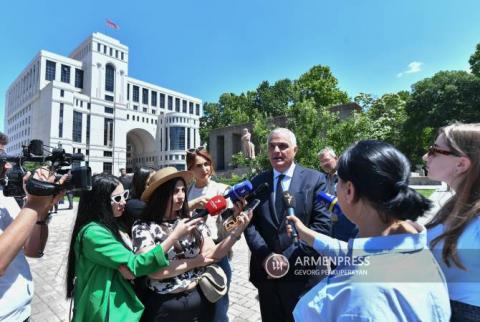 قد يستغرق ترميم البنى التحتية للسكك الحديدية من سنتين إلى ثلاث سنوات-نائب رئيس الوزراء الأرمني مهير كريكوريان-