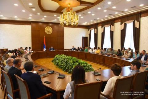 Президент Арцаха проводит встречи с руководством различных структур и с представителями общественности
