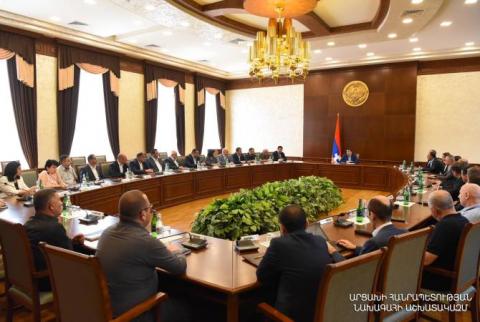 Президент Арцаха провел расширенное совещание для обсуждения существующих вызовов