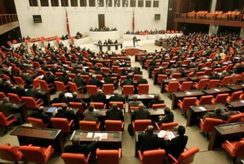 Открылось первое заседание парламента Турции 28-го созыва