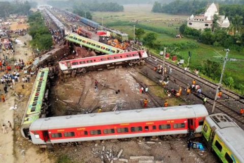 Հնդկաստանում երեք գնացքների բախման հետևանքով զոհերի թիվը հասել է 288-ի, տուժել է ավելի քան 900 մարդ