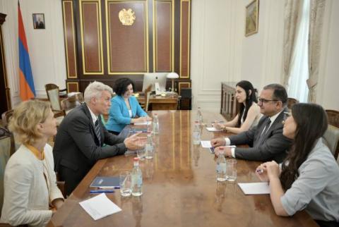 Вице-премьер Тигран Хачатрян принял новоназначенного регионального директора ВБ по Южному Кавказу