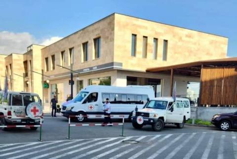 Կարմիր խաչի միկրոավտոբուսով բուժառուներ են տեղափոխվել Հայաստան. 19 բուժված անձ վերադարձել է Արցախ
