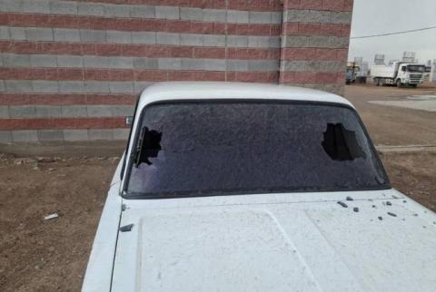 В результате обстрела ВС Азербайджана поврежден гражданский автомобиль и другой объект