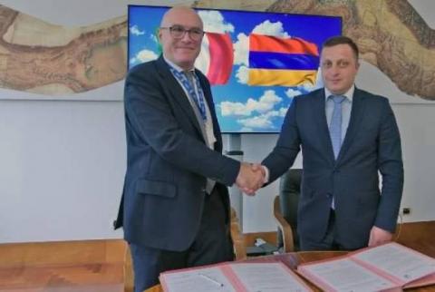 أرمينيا وإيطاليا توقعان على مذكرة تعاون في مجال البنى التحتية والطرق 
