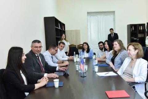 «Ամերիկագիտություն» կրթական ծրագրի առաջին շրջանավարտները հանդիպել են Հայաստանում ԱՄՆ դեսպանի հետ