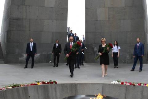 Եվրոպոլի գործադիր տնօրեն Քեթրին դը Բոլը հարգանքի տուրք է մատուցել Հայոց ցեղասպանության զոհերի հիշատակին