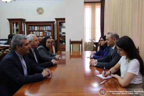 Секретарь Совбеза Армении выразил послу Ирана надежду, что двусторонние отношения продолжат интенсивно развиваться