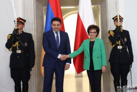 Le Président de l 'Assemblée nationale rencontre la Présidente de la Diète de Pologne