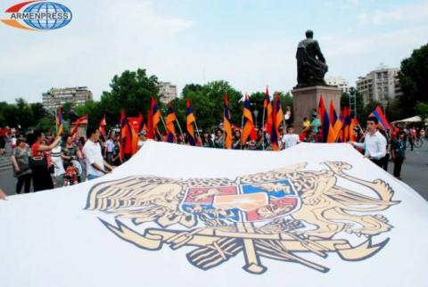 أرمينيا تحتفل بعيد يوم الدستور