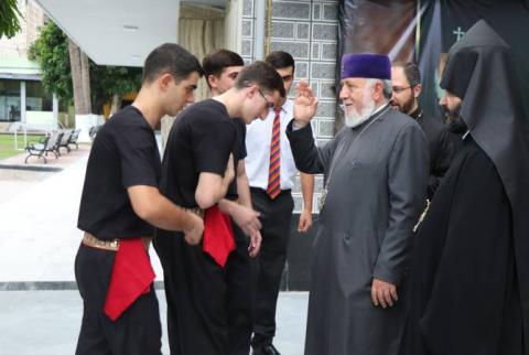Karekin II visits Armenian College in Kolkata, India