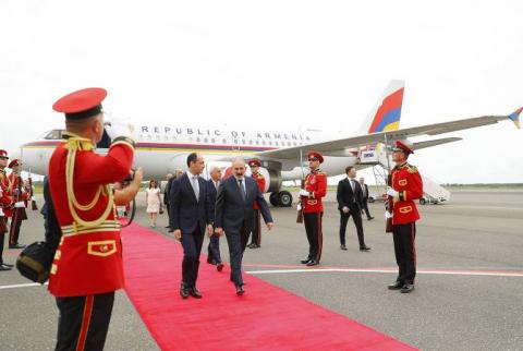 Armenian PM arrives in Georgia