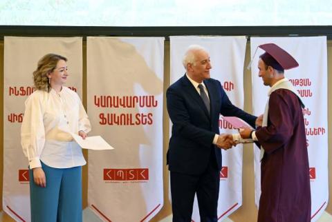 Президент Армении принял участие в церемонии вручения аттестатов выпускникам АГТУ