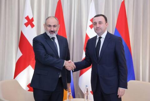 Armenian PM holds private conversation with the Prime Minister of Georgia