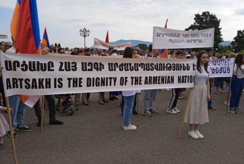 Artsakh'ın başkenti Stepanakert'te süresiz büyük miting başladı