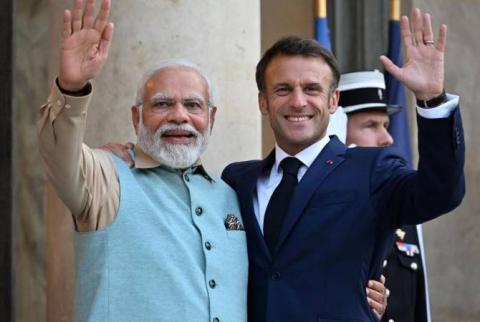 Макрон наградил премьер-министра Индии Большим крестом Ордена Почетного легиона Франции