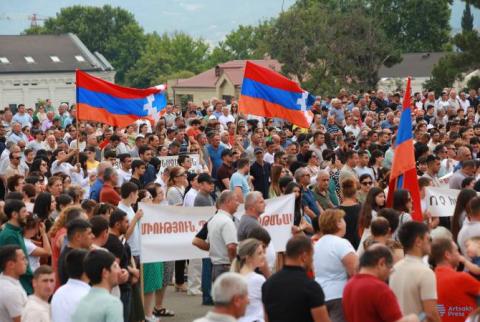 مظاهرة وتجمّع شعبي في آرتساخ-ناغورنو كاراباغ تطالب بوقف الحصار وسياسة الإبادة الجماعية من قبل أذربيجان 