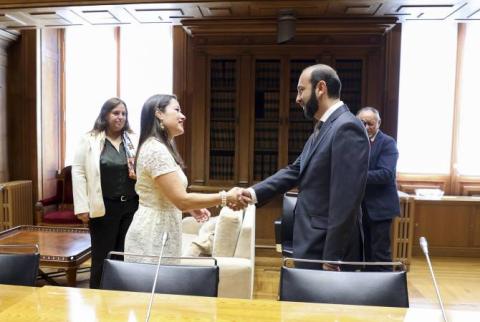 Ararat Mirzoyan a rencontré la présidente du groupe d'amitié Portugal-Arménie, Nathalie Oliveira