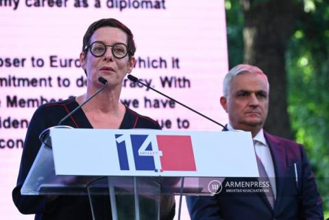 La France exige de ne pas recourir à la violence contre la population du Haut-Karabakh : l'ambassadrice Anne Louyot