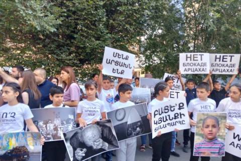 У ереванского офиса ООН проходит акция в поддержку осажденного Азербайджаном Арцаха