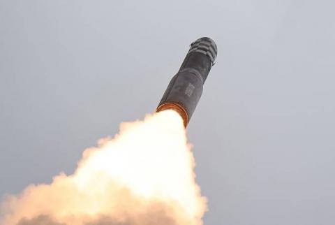 Северная Корея запустила две ракеты в сторону Японского моря после прибытия атомной подводной лодки США в Южную Корею