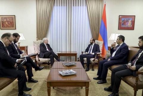 Mirzoyan et Khovaev ont souligné la nécessité de lever immédiatement le blocus du corridor de Latchine 