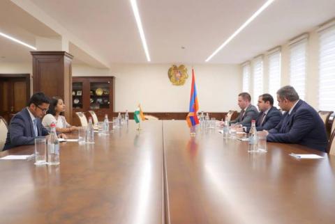 أرمينيا والهند تبحثان التعاون في مجال الدفاع في وزارة الدفاع الأرمنية