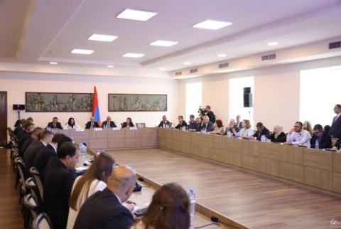 Armenia briefs diplomatic corps on Nagorno-Karabakh situation 