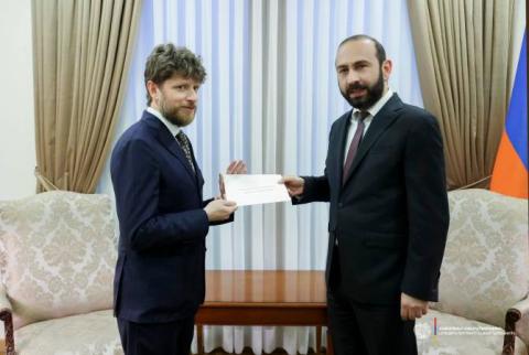 Ermenistan Dışişleri Bakanı ve Fransa Büyükelçisi, iki ülkenin ikili gündemi hakkında görüş alışverişinde bulundu