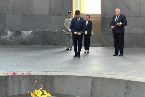 سفير فرنسا المعين حديثاً لدى أرمينيا أوليفييه ديكوتيني يزور تسيتسرناكابيرد ويكرّم ذكرى شهداء الإبادة الأرمنية