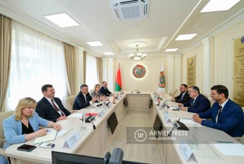 Замминистра образования, науки, культуры и спорта Армении встретился с министром спорта и туризма Беларуси