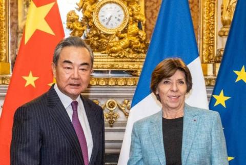 Les ministres française et chinois des Affaires étrangères échangent sur le Haut-Karabakh