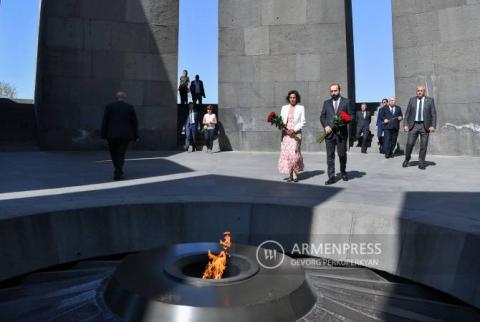 حاجا لحبیب؛ وزیر امور خارجه بلژیک از مجتمع یاد بود دزیتسِرناکابِرد بازدید و به قربانیان نسل کشی ارامنه ادای احترام کرد