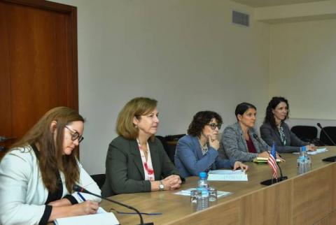 معاونان وزیر امور خارجه جمهوری ارمنستان و آمریکا در امور کنسولی بر لزوم گسترش همکاری ها در زمینه های مختلف تاکید کردند