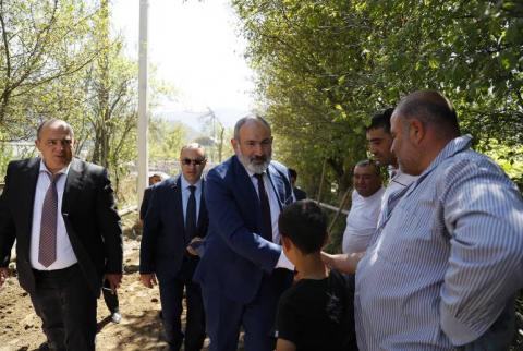 Le Premier ministre a fait des arrêts imprévus dans la région de Tavush   