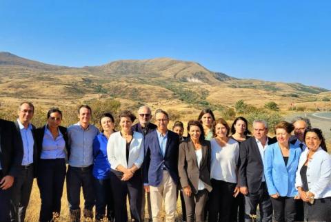 Alcaldesa de París: Brindamos ayuda de emergencia a Nagorno Karabaj