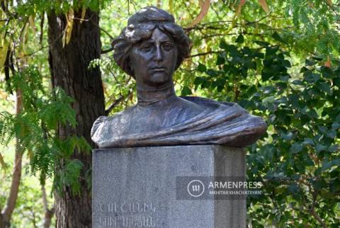 Կոմիտասի այգում վերատեղադրվեց հայ բանաստեղծ Շուշանիկ Կուրղինյանի կիսանդրին 