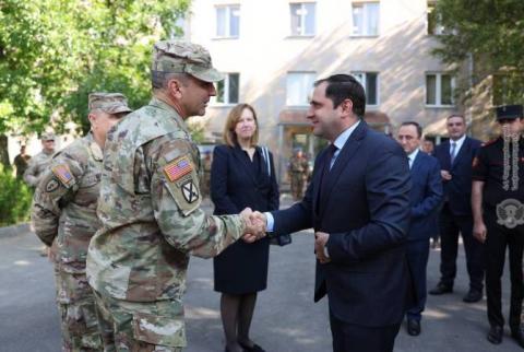وزير الدفاع الأرمني والسفيرة الأمريكية بأرمينيا يتابعان التدريب العسكري المشترك إيجل بارتنر 2023
