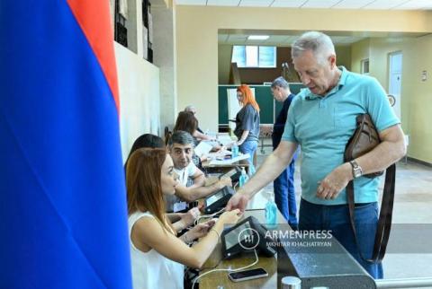 Выборыв Совет старейшин Еревана:  на 14:00 проголосовали13,92% избирателей