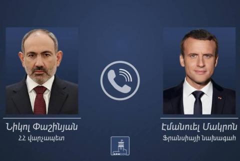 رئيس الوزراء الأرمني نيكول باشينيان يجري محادثة مع الرئيس الفرنسي إيمانويل ماكرون وبحث هجوم أذربيجان على آرتساخ
