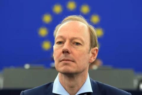 Diputado europeo: La guerra iniciada por Azerbaiyán enNagorno Karabaj es el resultado de la política fallida de la UE 