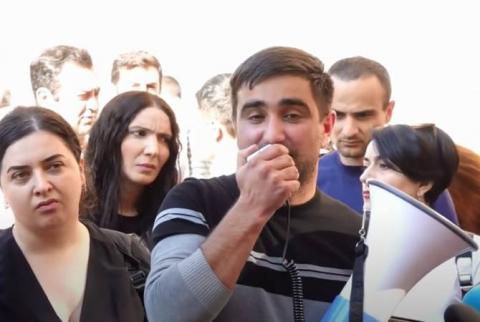 Կառավարության շենքի դիմաց բռնության կոչեր հնչեցնելու համար կայացվել է Սերոբ Նալթակյանին ձերբակալելու որոշում
